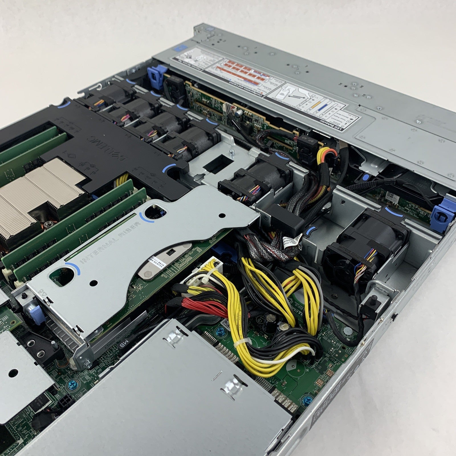 Dell PowerEdge R440 2x Xeon Silver 4110 2.1 GHz 128 GB RAM No HDD NO OS