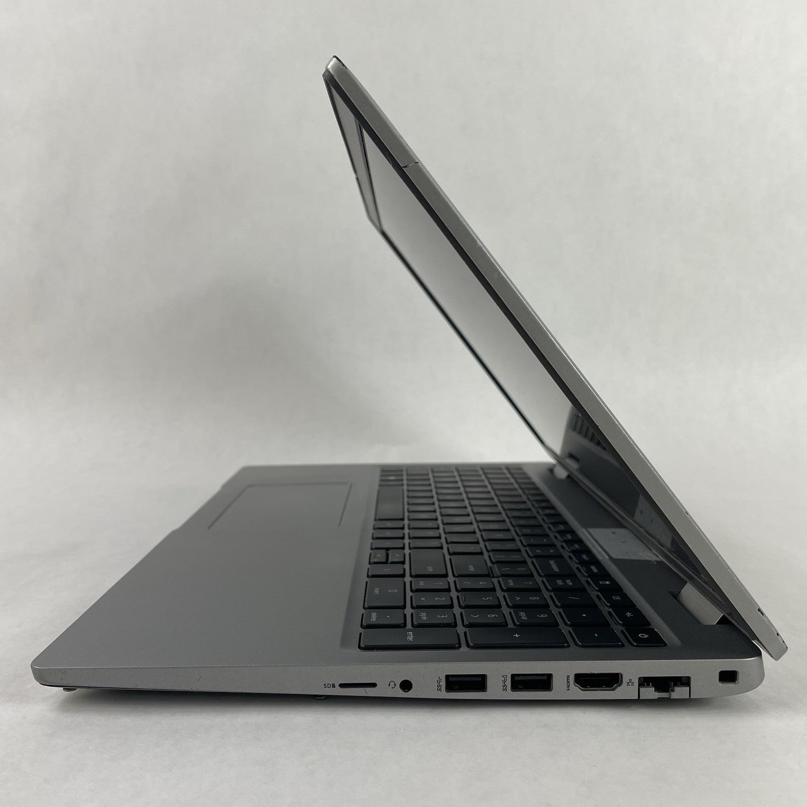 Dell Latitude 5520 15.6" i5-1135G7 2.40GHz 8GB RAM No SSD/OS/AC/Batt - Scratched4