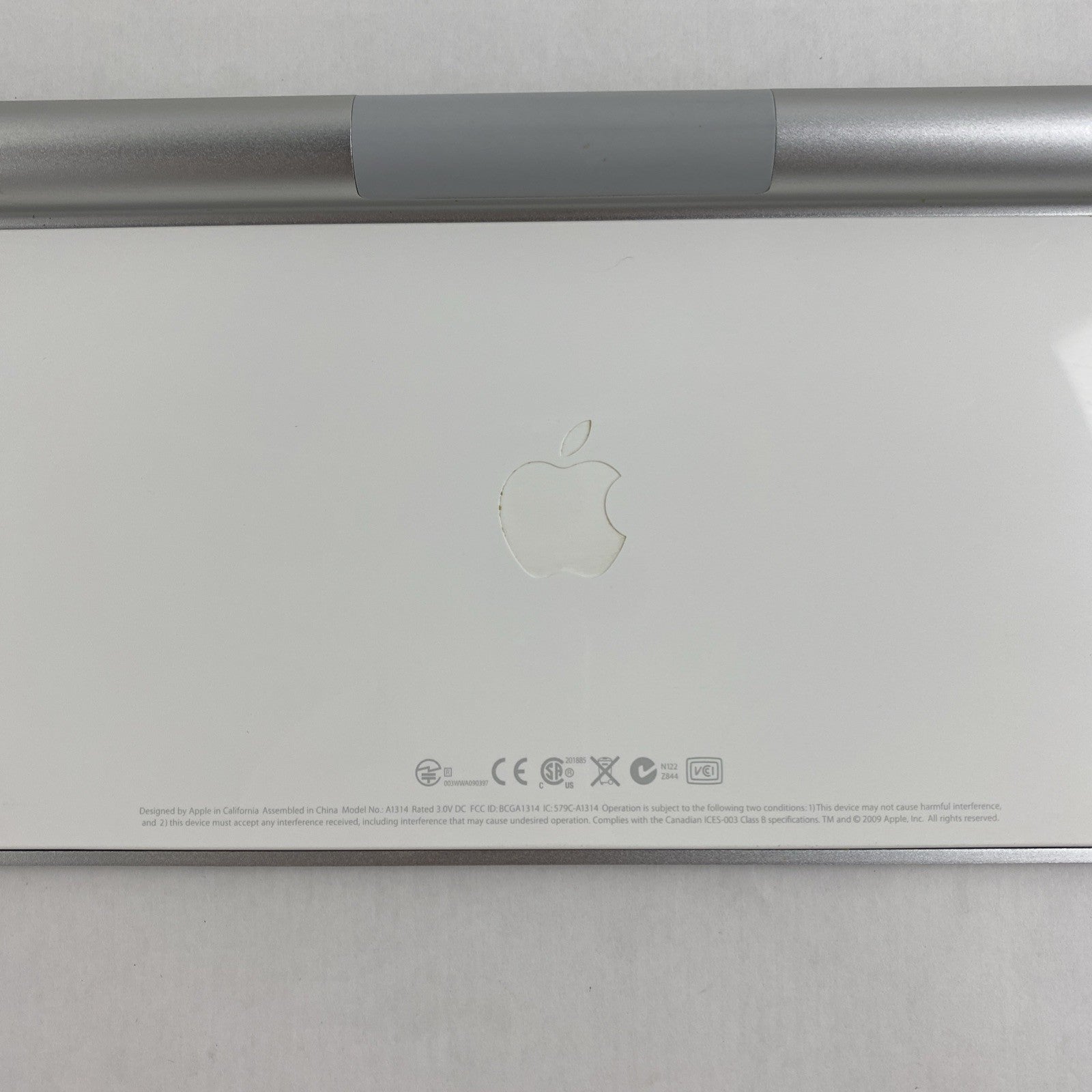 Apple A1314 Wireless Keyboard Power Tested No Mouse No Batteries11