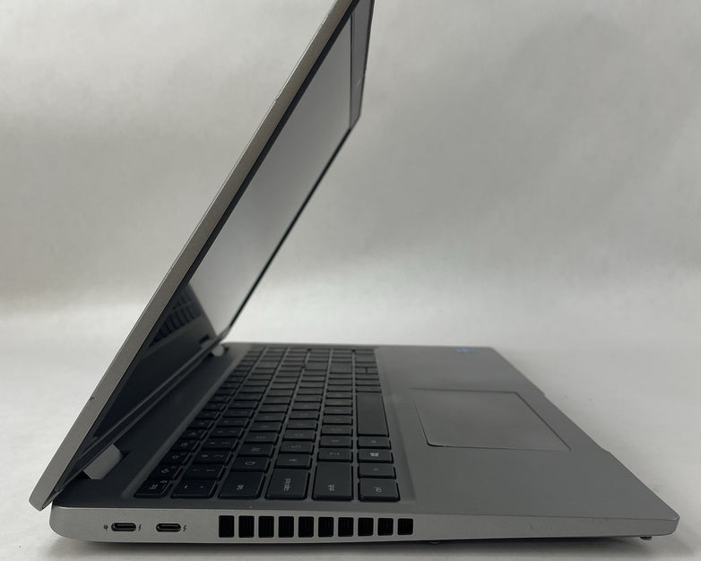 Dell Latitude 5520 15.6" i5-1135G7 2.4GHz 8GB RAM No SSD/OS/AC - Scratched Paint