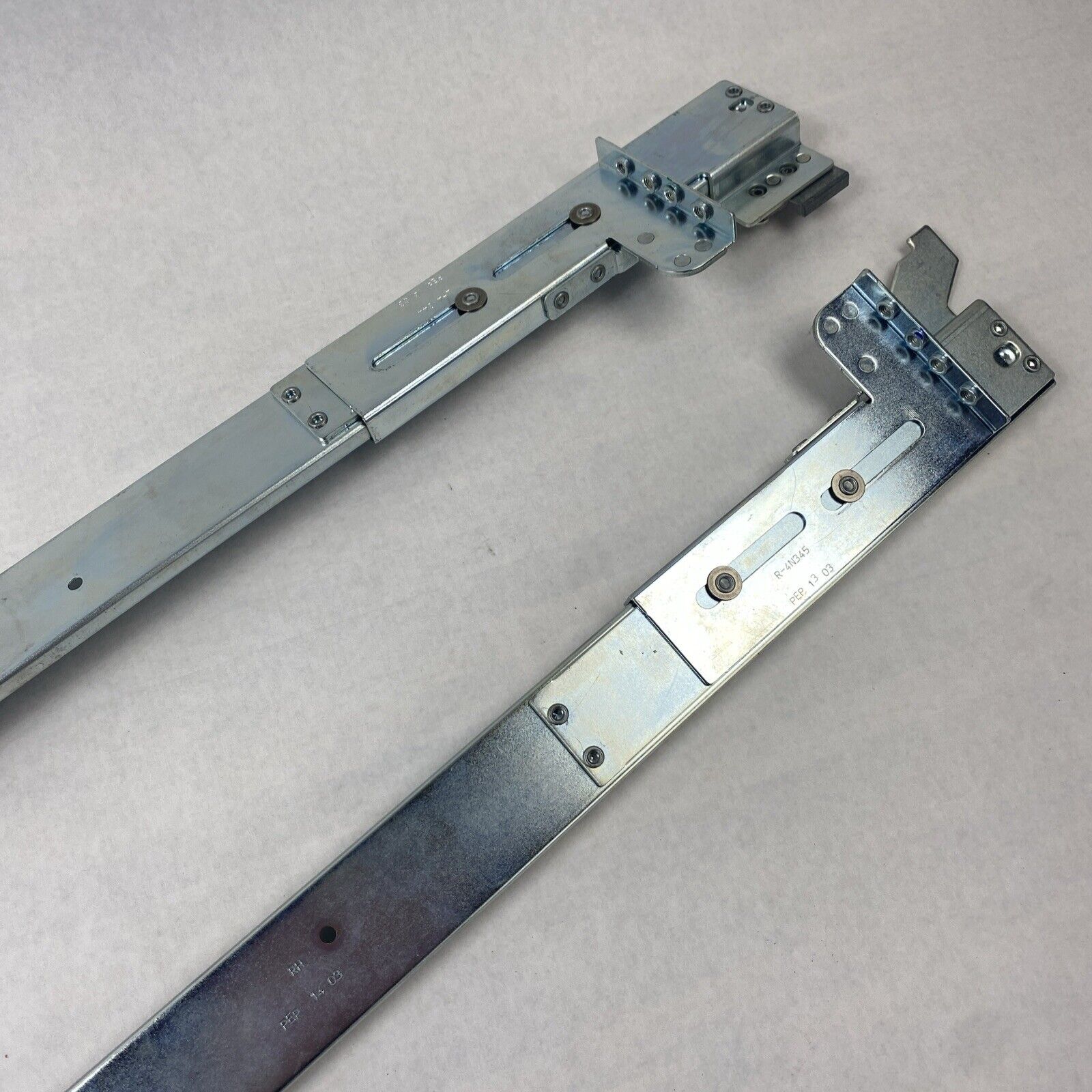 Unbranded L-4N344 / R-4N345 Left Right Server Rack Rail Set