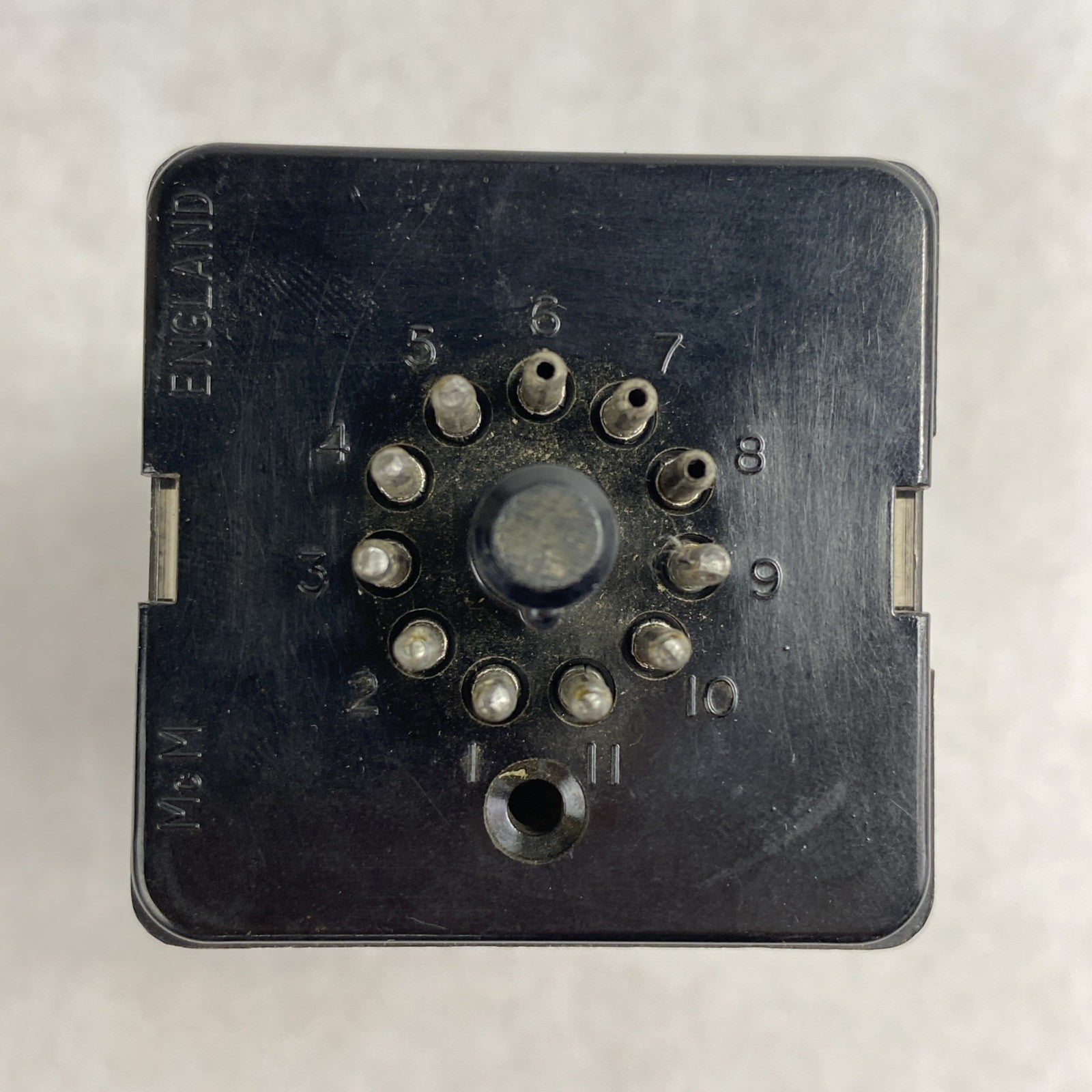 Omega Engineering 6102-J-0/500F Temperature Controller 120V 50/60Hz 0-500F4