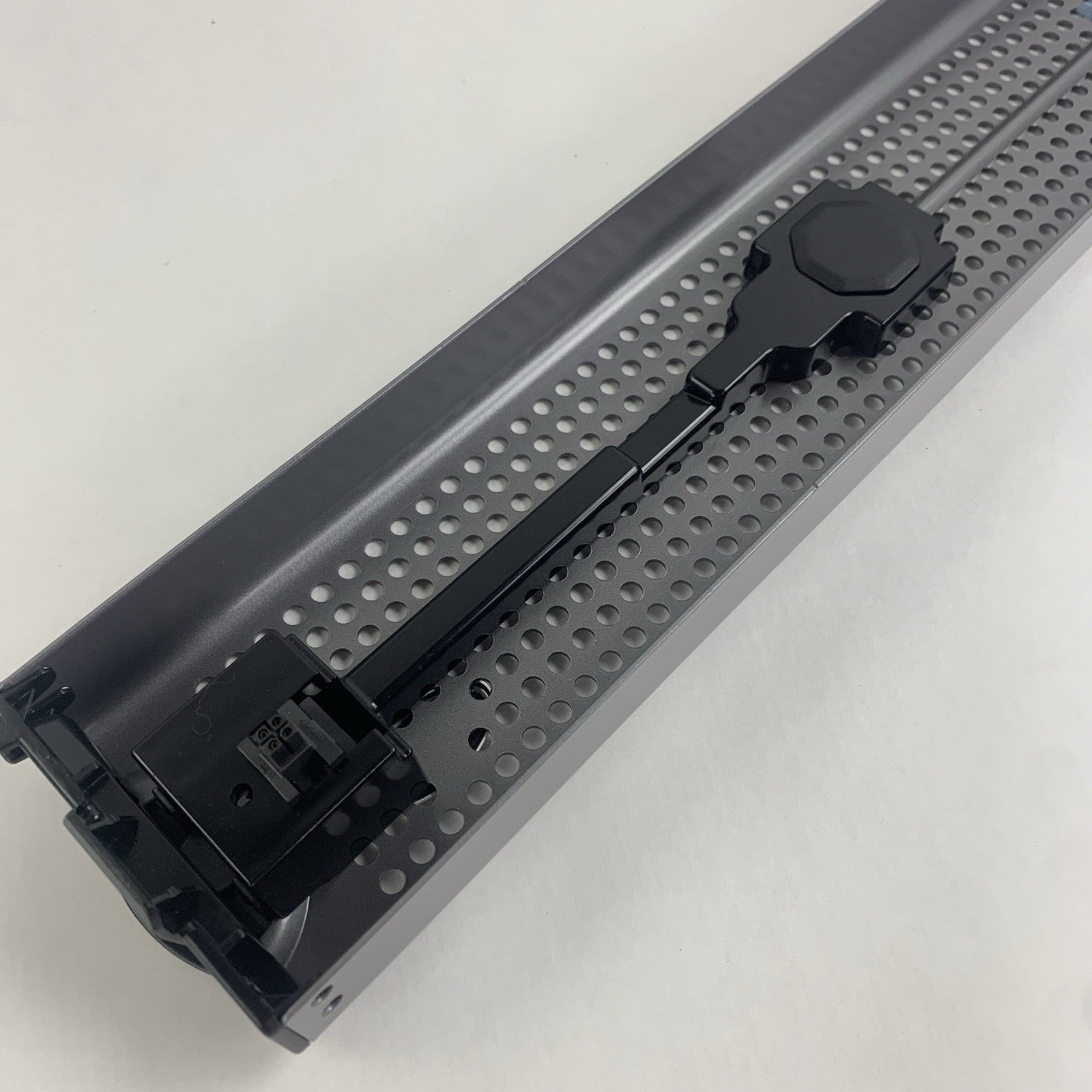 Dell P/N 6G401 0H005 Poweredge 2650 Lockable Front Cover Faceplate Bezel w/ Key7