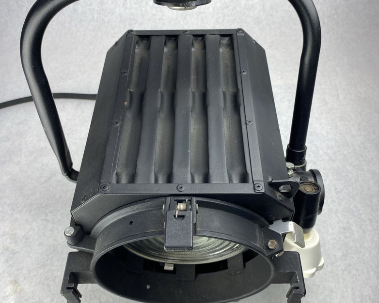 Strand QuartzColor Polaris Mod 261 Studio 1KW Fresnel Spotlight - READ