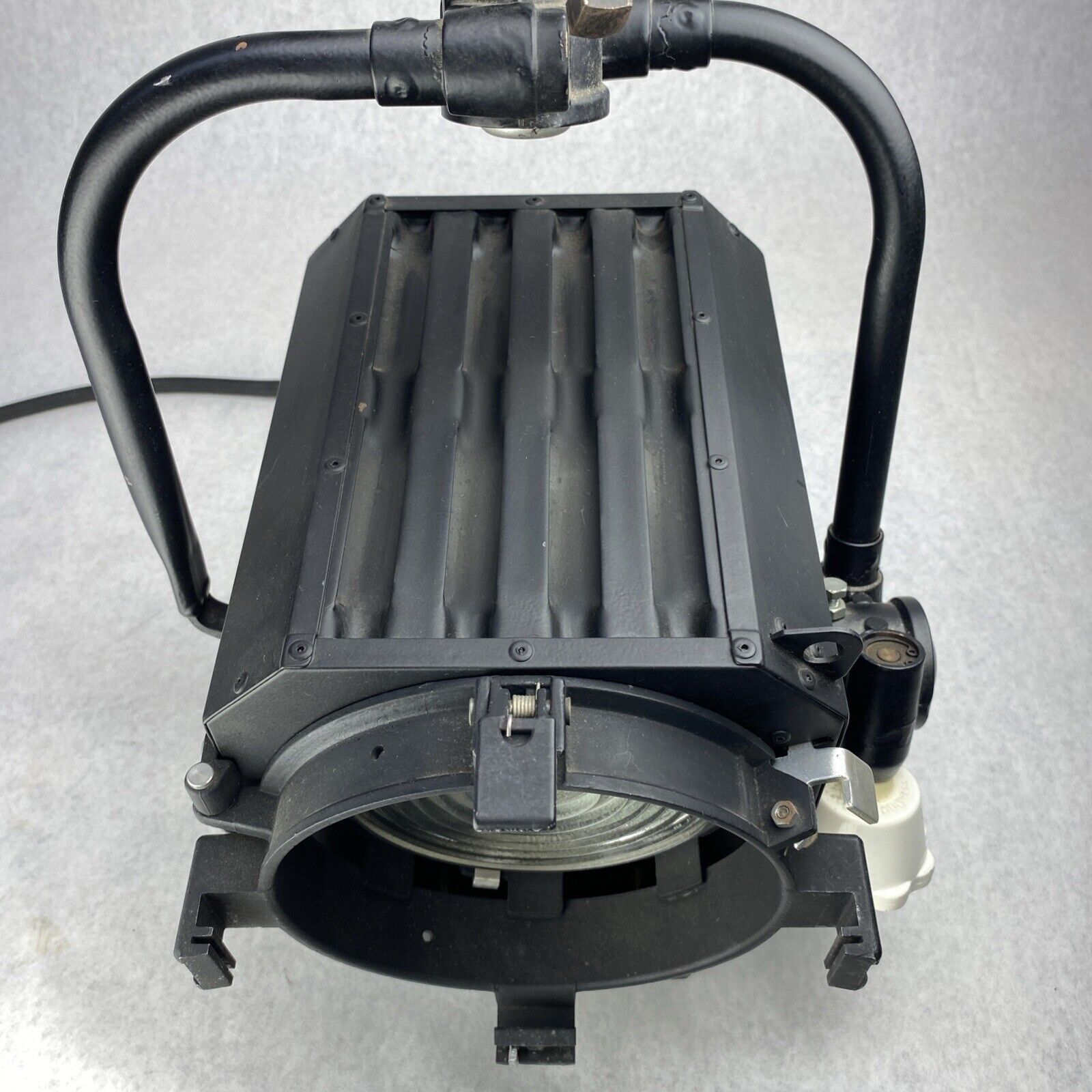 Strand QuartzColor Polaris Mod 261 Studio 1KW Fresnel Spotlight - READ