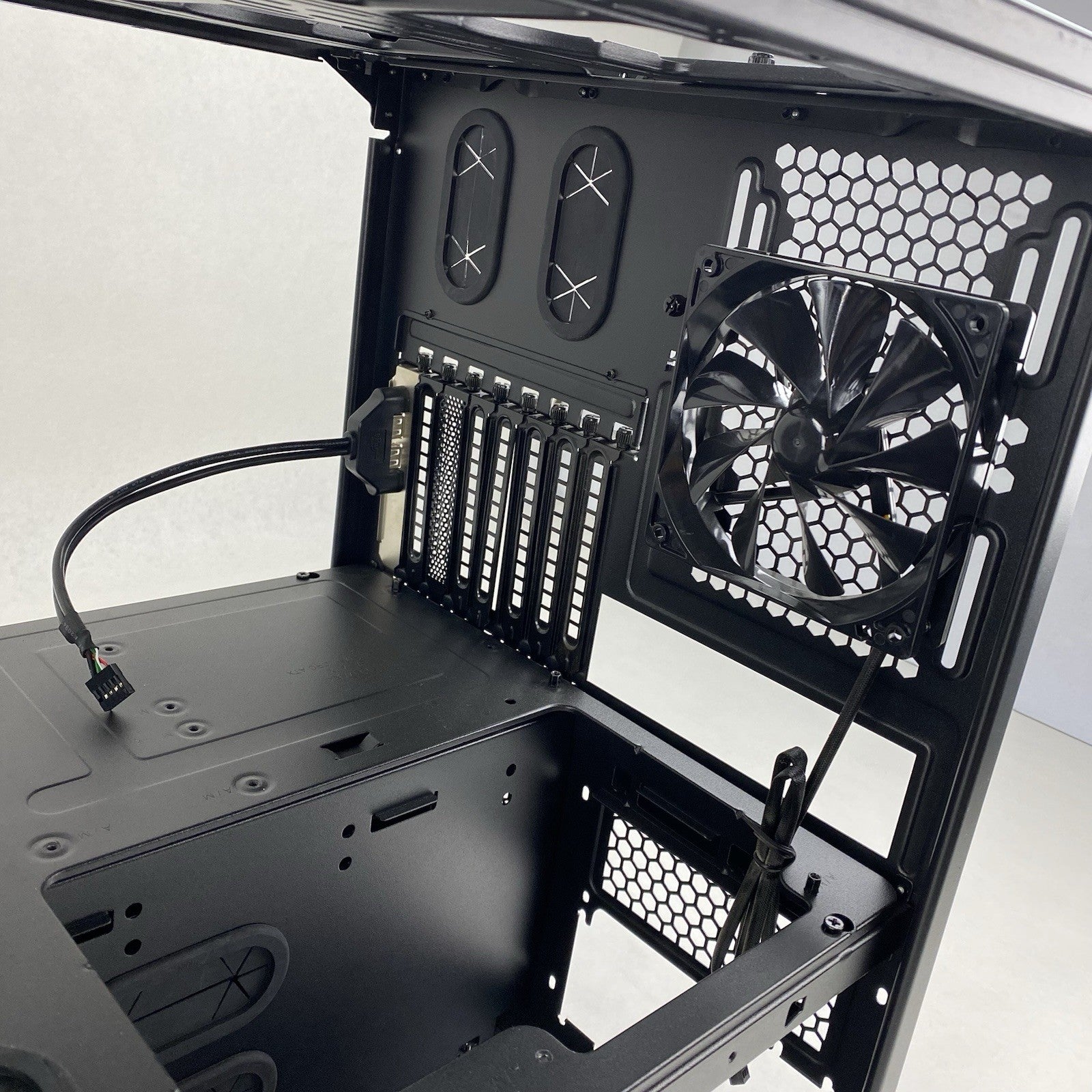 Thermaltake Core X9 E-ATX Cube Computer Case
