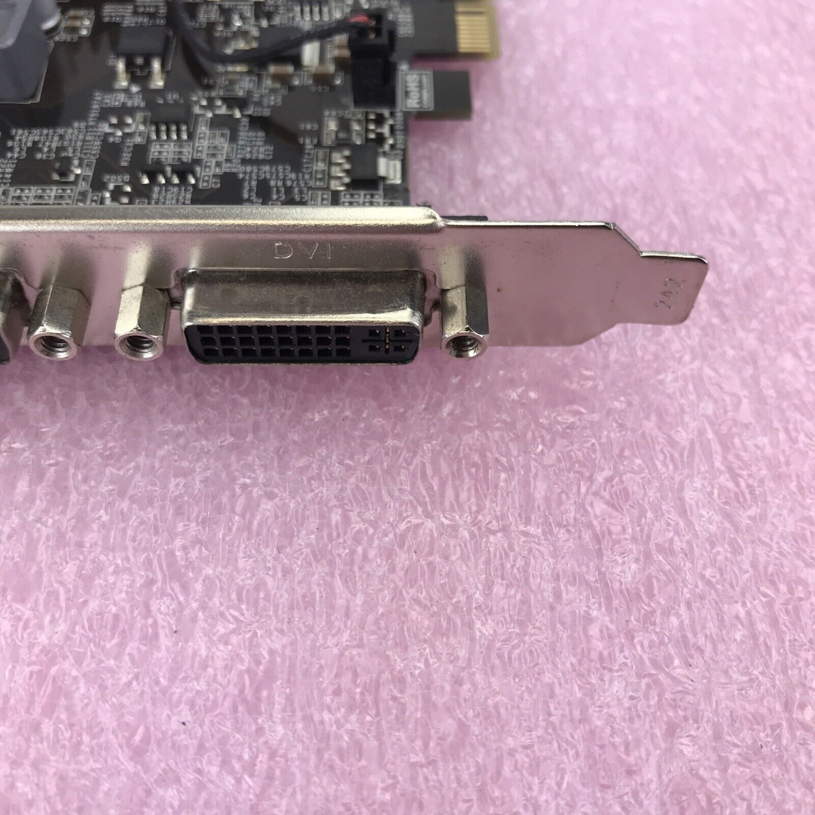 GeForce GT520 1G PCI-E 01G-P3-1526-KR Graphics Card GPU P1310