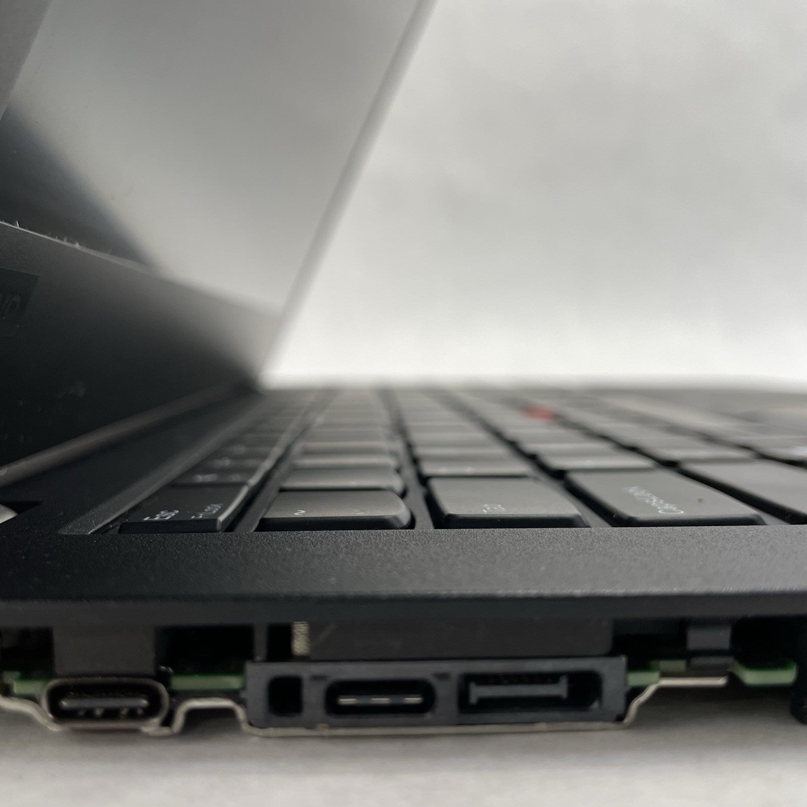 Lenovo ThinkPad T480 14" i5-8350U 1.70 GHz 8 GB RAM No SSD/OS/AC/Batt- No Bottom4