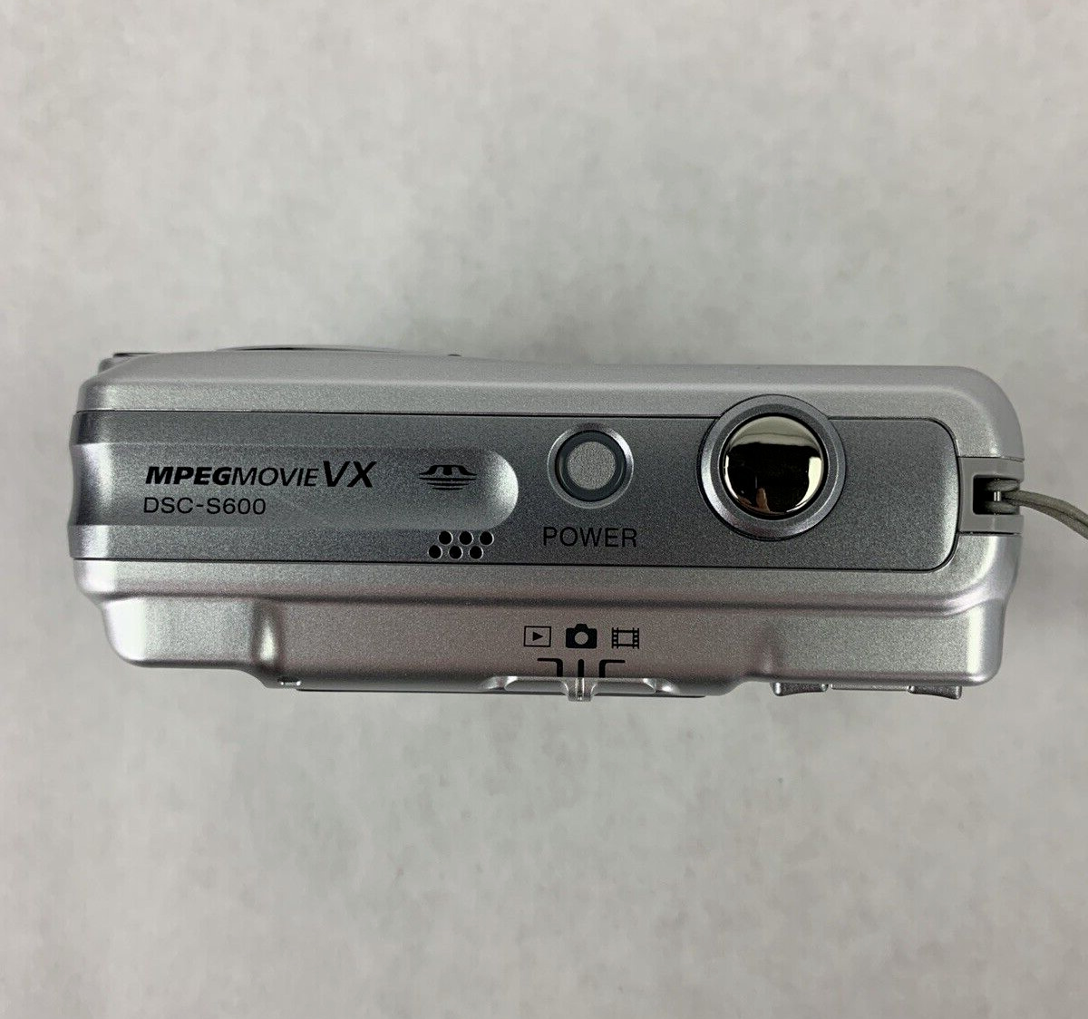 Sony DSC-S600 Cyber Shot 6.0 MP Digital Camera w/ Case No Power Parts and Repair