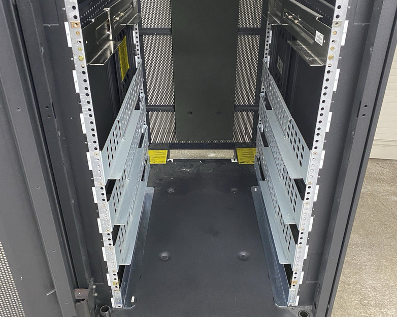 IBM 7014-T00 Enterprise 19" Rack Enclosure No Keys