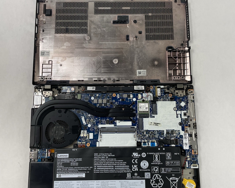 Lenovo ThinkPad T14 Gen 2a 14" Ryzen7 Pro 5850U 1.90 GHz 16 GB RAM No SSD/OS/AC