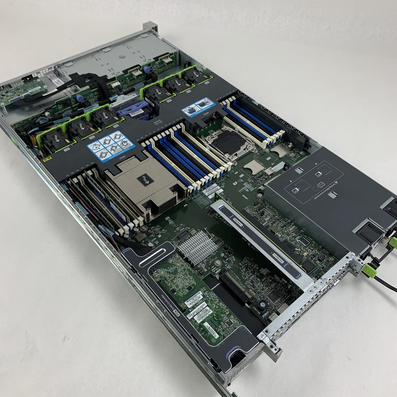 Cisco UCSC-C220-M4S Server 1x Xeon E5-2630 V3 2.4 GHz 32 GB RAM No OS No HDD