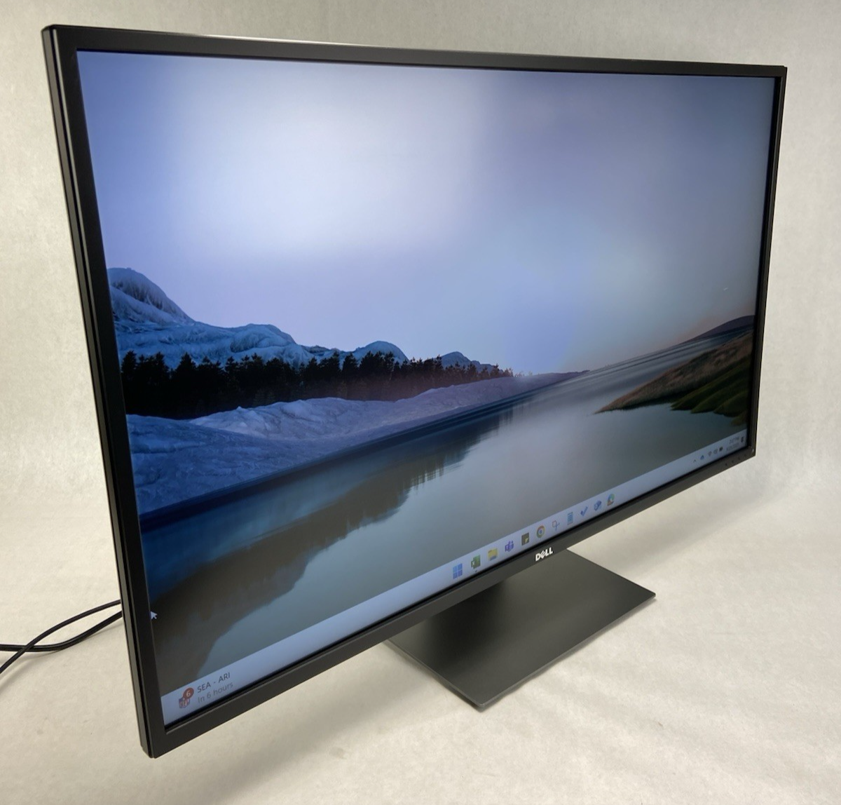 Dell Flat Panel Multi Client Monitor P4317Qc 43" In 4k UHD 3840x2160 With Stand