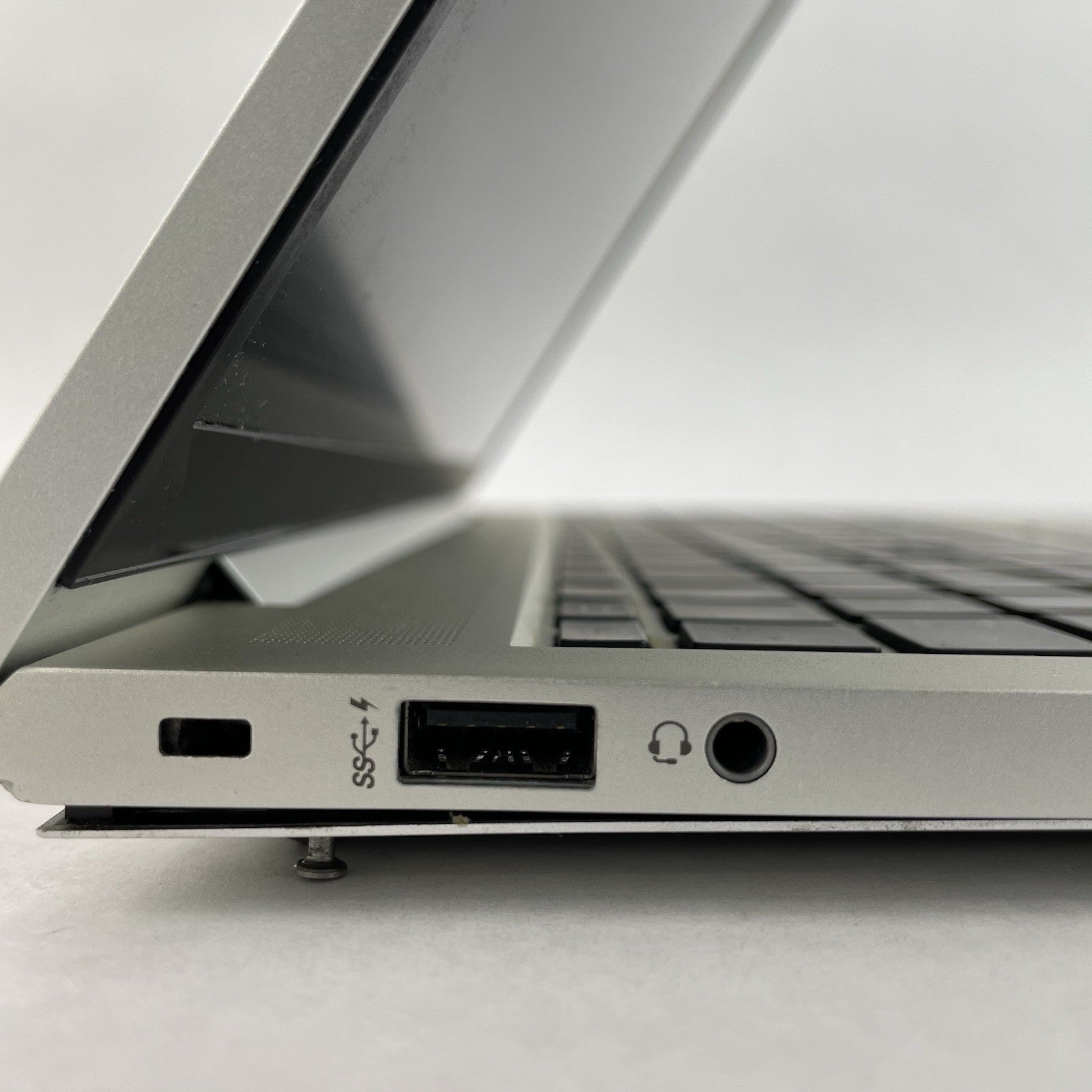 HP EliteBook 850 G8 15.6" i5-1145G7 2.60 GHz 8 GB RAM No SSD/OS/AC - Rubber Feet4