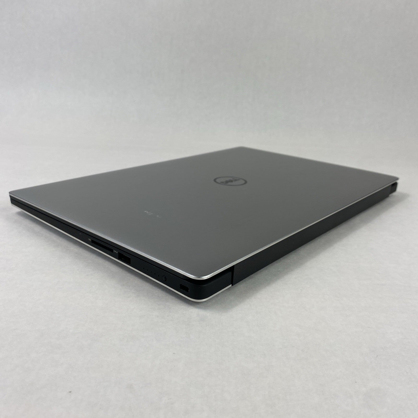 Dell Precision 5510 Intel Core i7-6820HQ 2.70 GHz 8 GB RAM 15.6" No HDD No OS