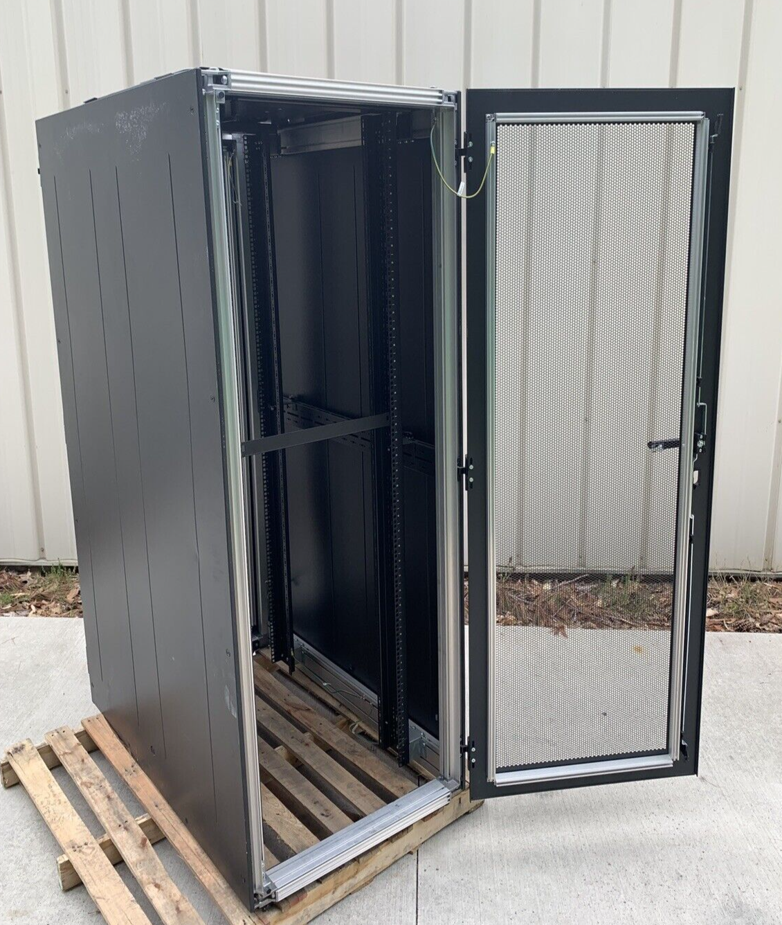 Emerson Knurr DCM Server Rack 42U 78"-48"-28"