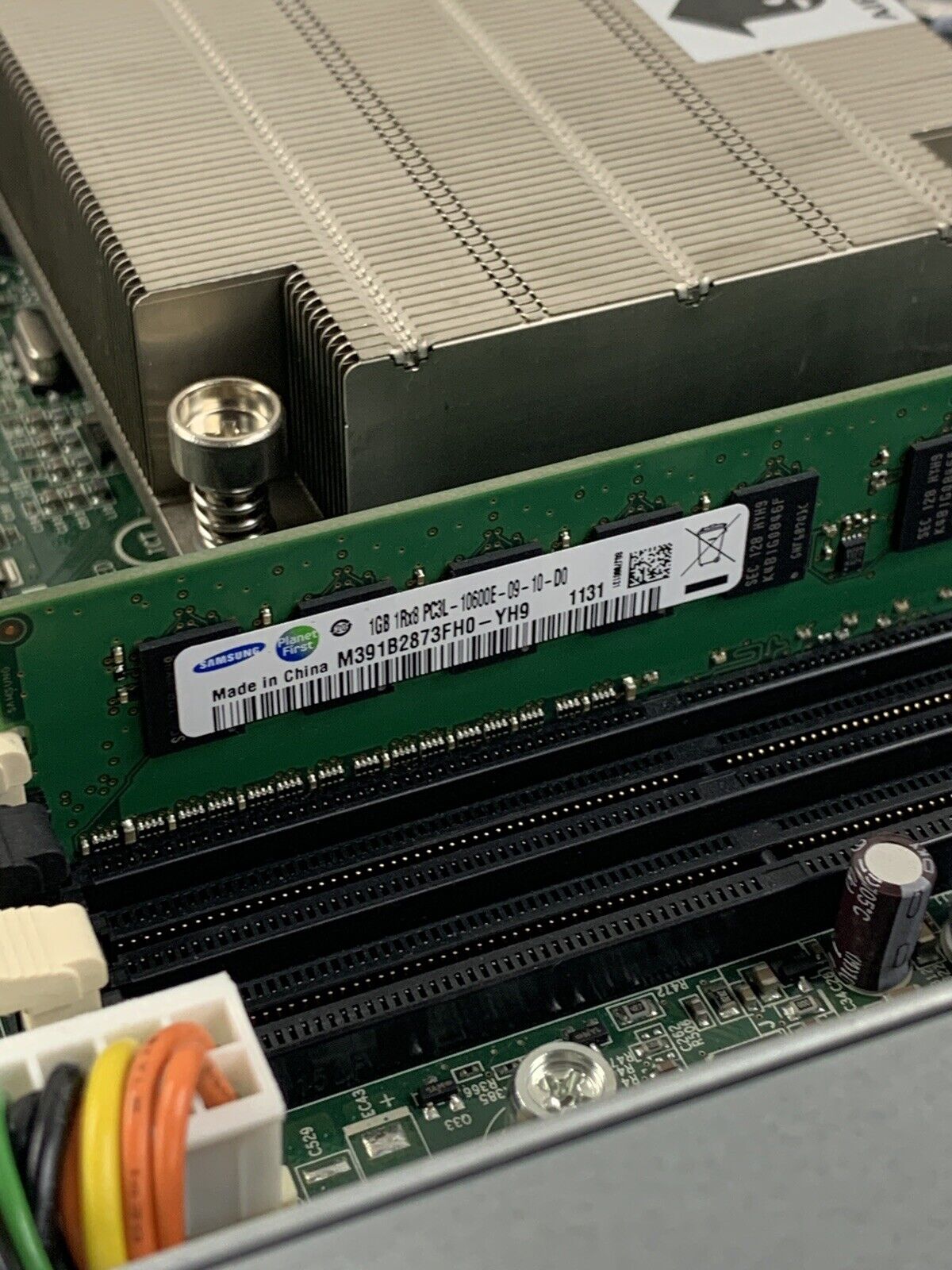Dell Poweredge OEMR XL R210 Server 1xPentium G6950 2.8 GHz 1 GB Ram No OS No HDD