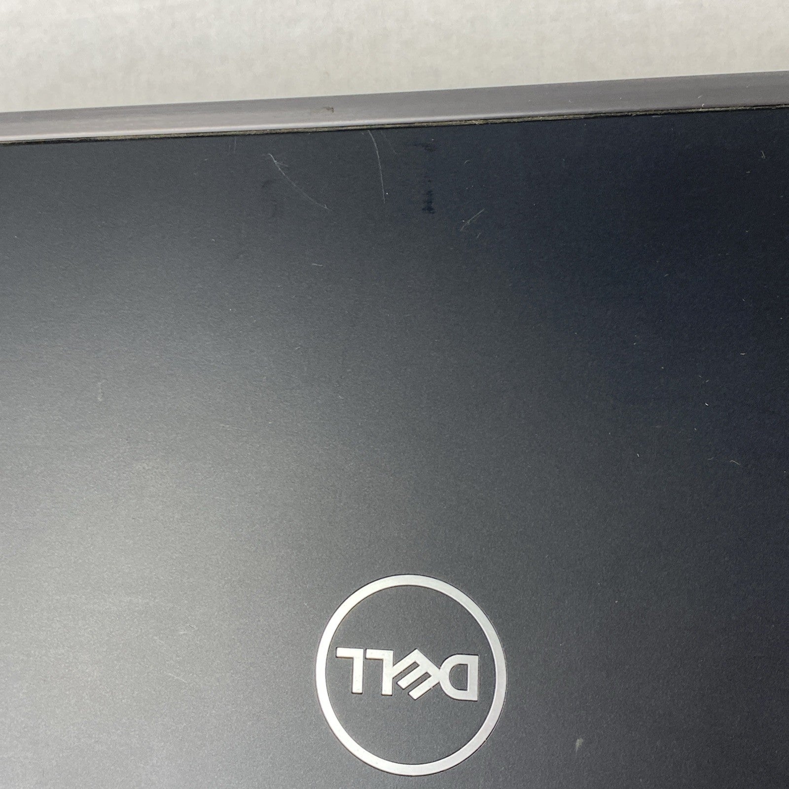 Dell Latitude 5590 Intel Core i5-7300U 2.60 GHz 8 GB RAM 15.6" No HDD No OS