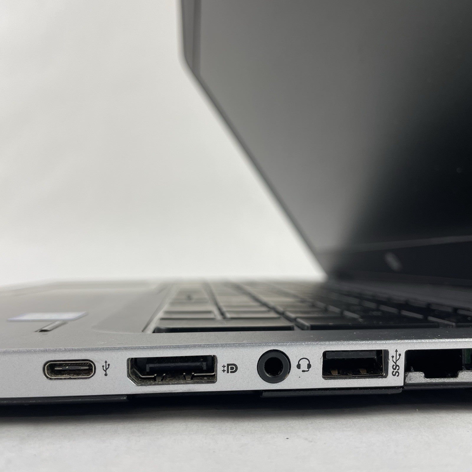 HP EliteBook 850 G3 15.6" i5-6200U 2.30 GHz 8 GB RAM No SSD No OS - Bad Bottom9