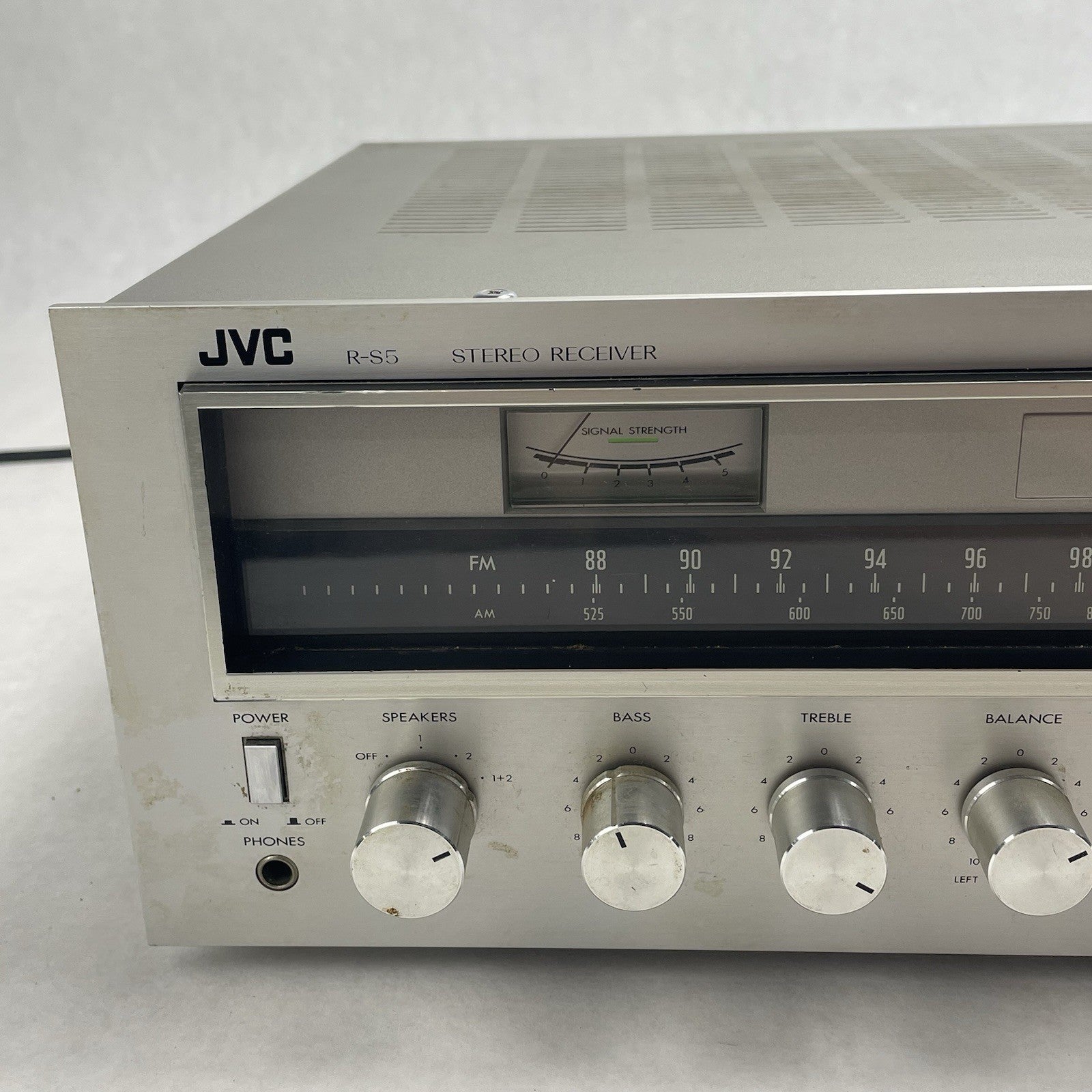JVC R-S5 Stereo Receiver for Parts Only Static Issues3