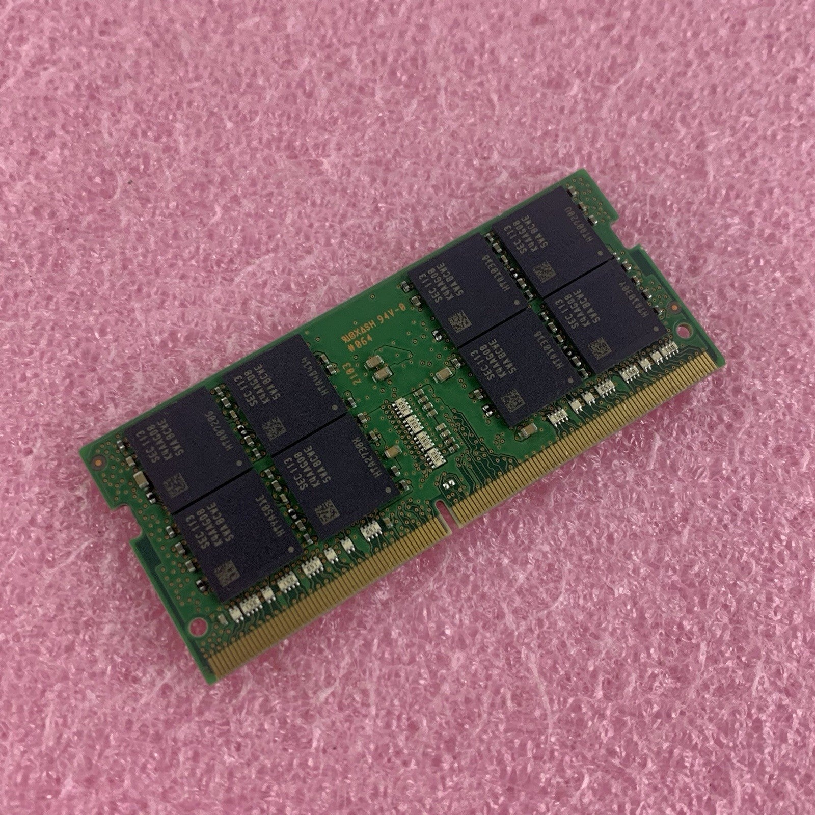Samsung M471A4G43AB1-CWE 32 GB DDR4 SO-DIMM PC4-3200AA 260-Pin Non-ECC RAM4