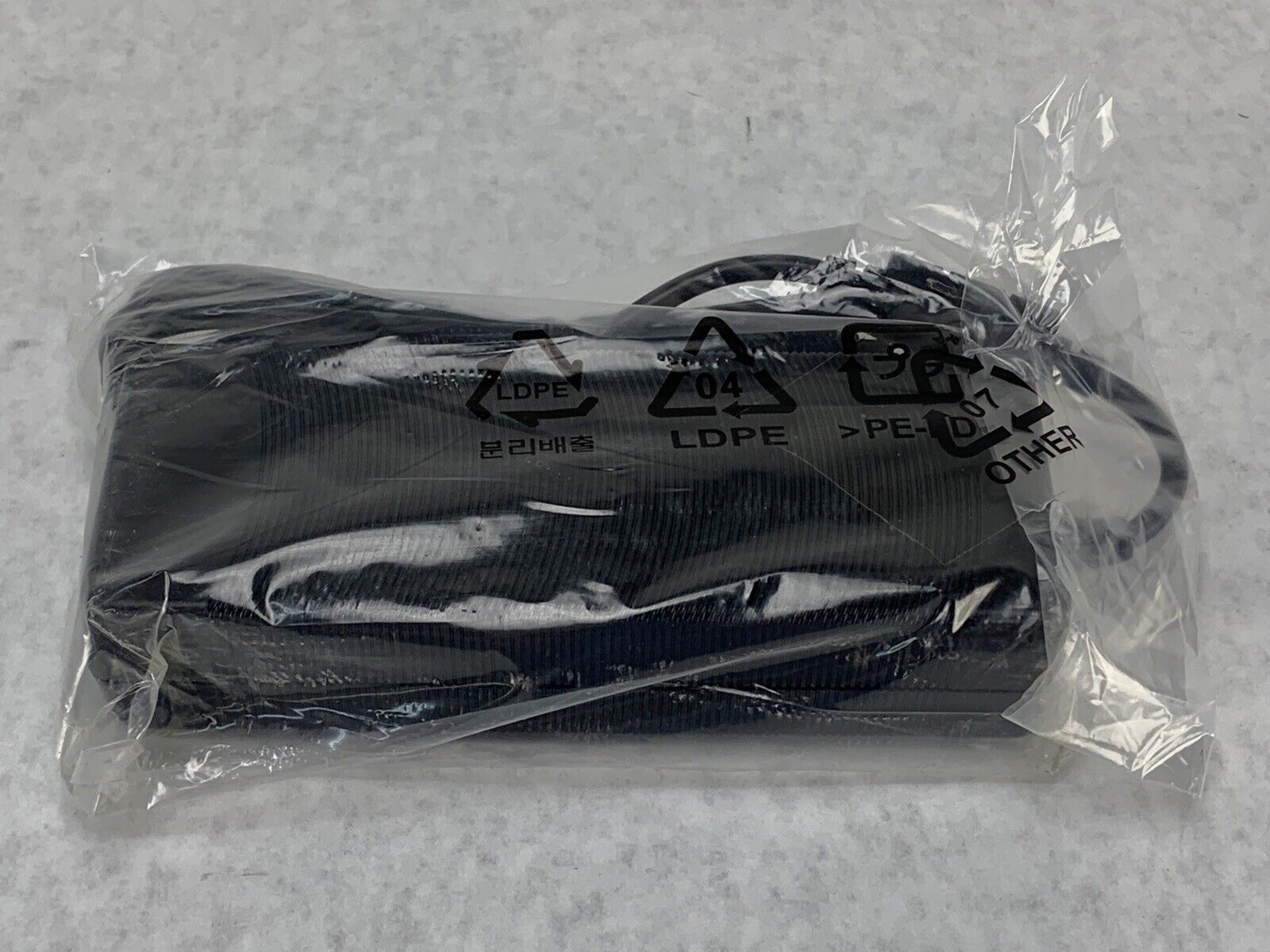 HIPRO HP-OW120F13 AC Adapter Input:100-240V ~2A 50-60Hz Output:18.5V 6.5A 120W