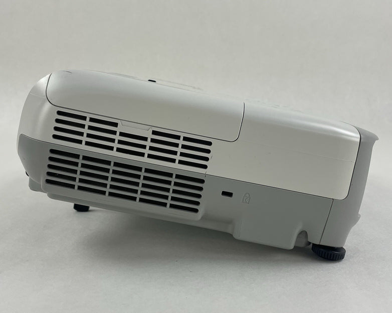 Epson H687A White Portable 100-240V 3LCD LCD (456 Lamp Hours)