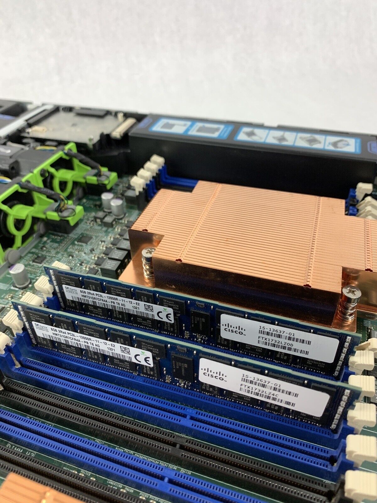Cisco UCSC-C220-M3S V01 Xeon E5-2609 2.40 GHz  32 GB RAM No OS No HDD