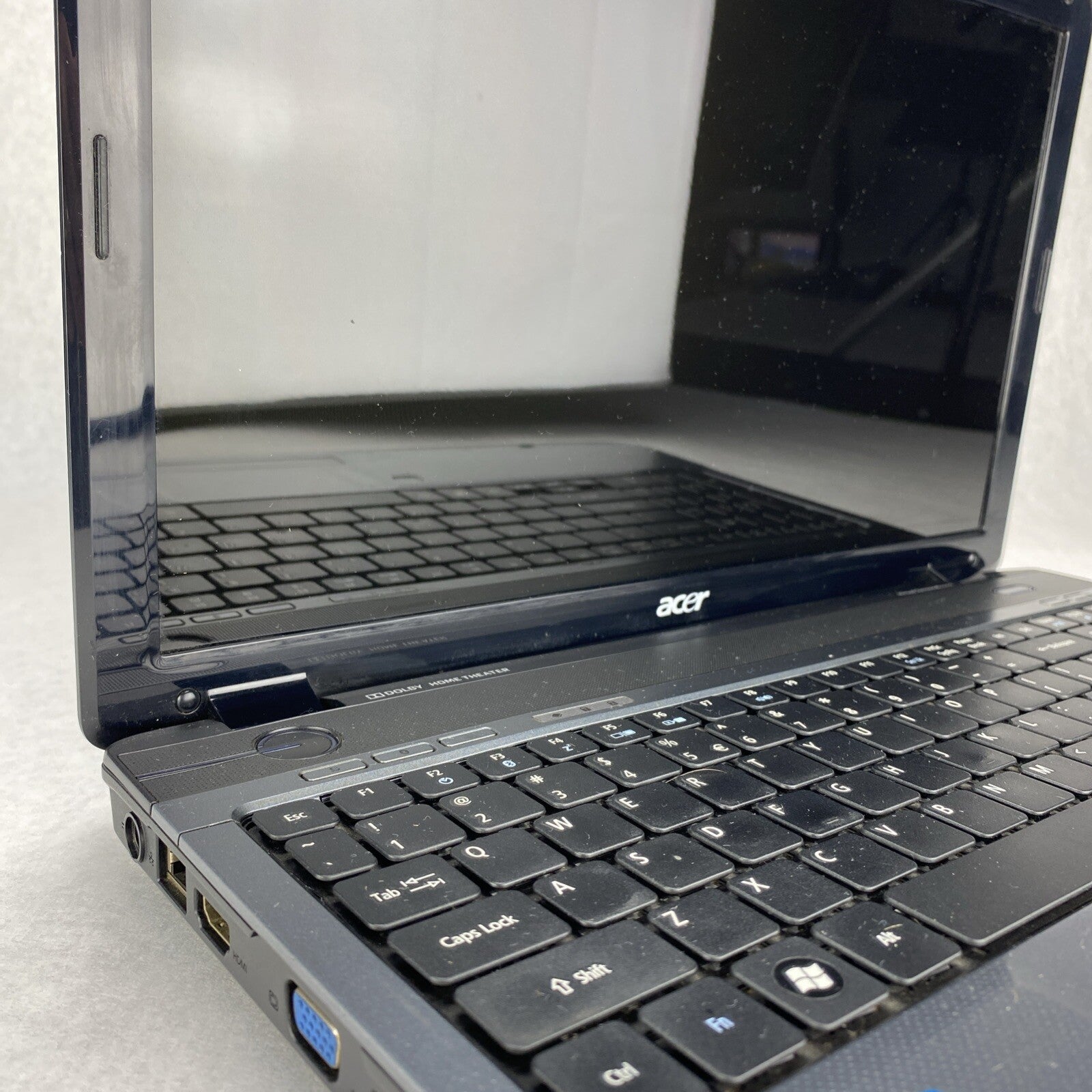 Acer Aspire 5740 15.6" Intel Core i3-M330 2.13GHz 4GB RAM No AC HDD OS