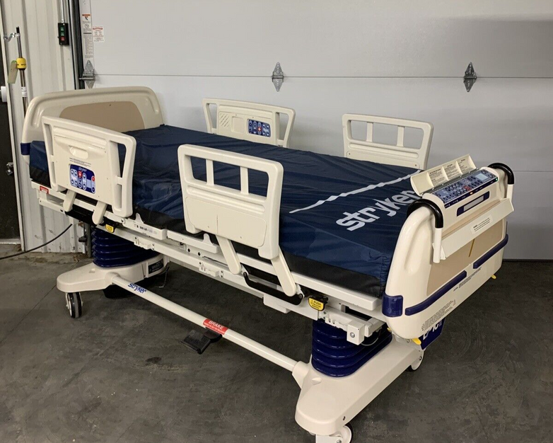 Stryker Epic Bed 2030 Critical Care Hospital Bed Comfort Gel Semi Bad Hydraulic