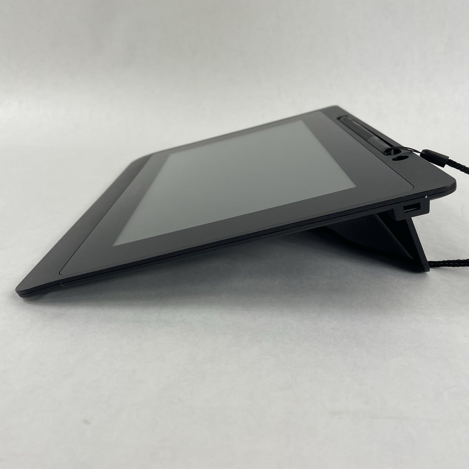 Wacom DTU-1141B 10.1" FHD Drawing Tablet - No Cord Cover3