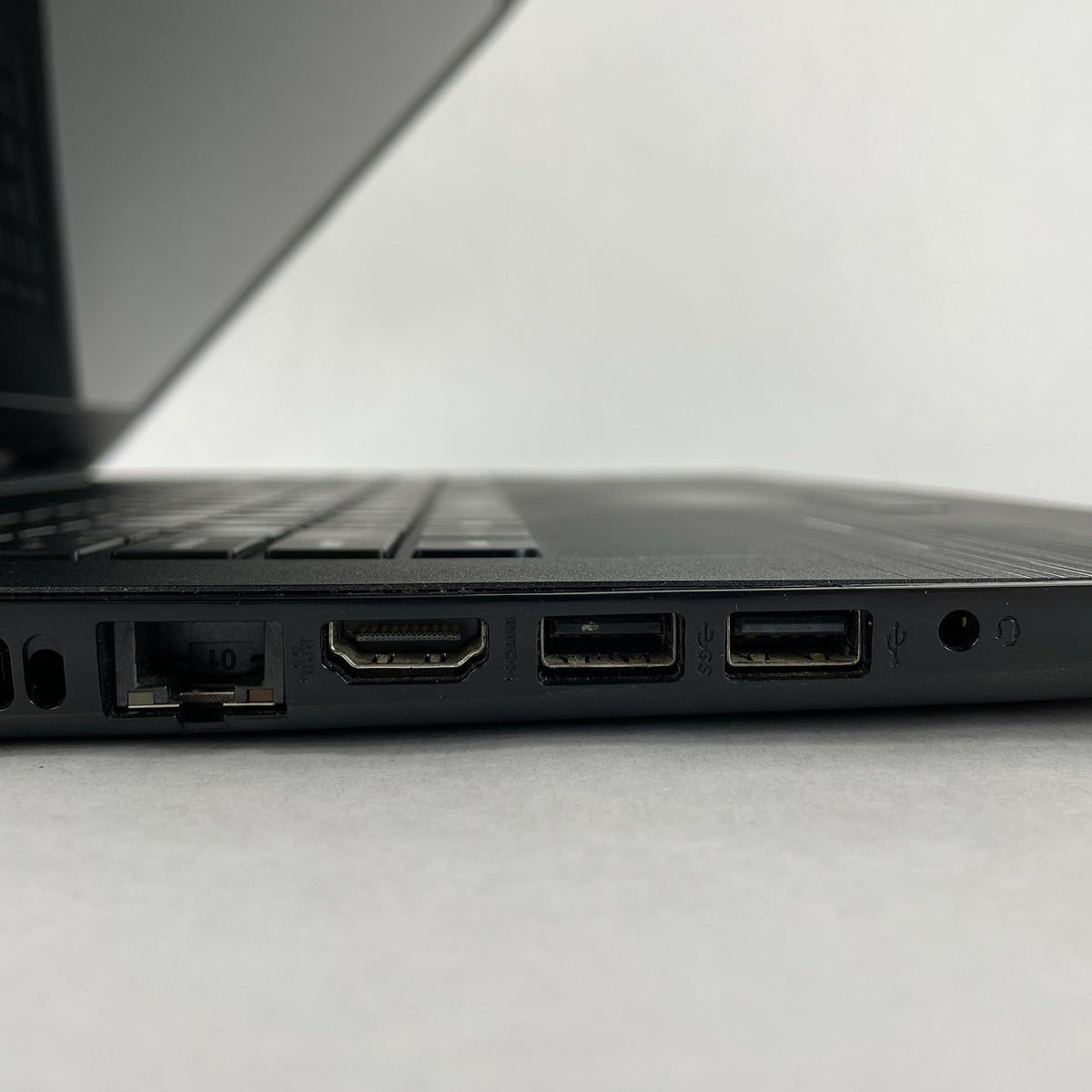 HP 17-x116dx 17.3" i5-7200U 2.50 GHz 8 GB RAM No SSD/OS/AC/Batt - READ5