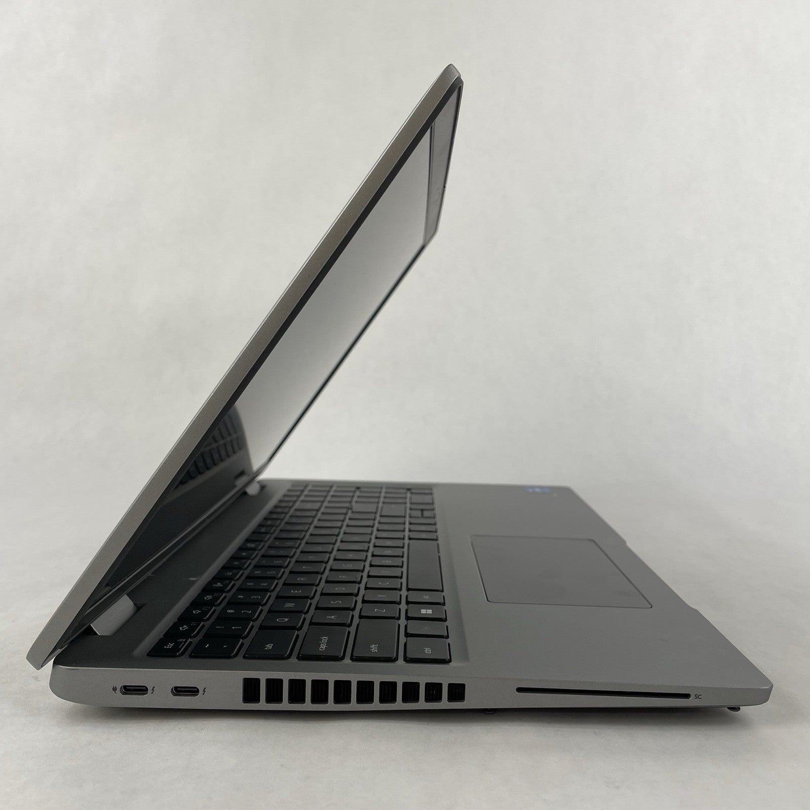 Dell Latitude 5530 15.6" i5-1245U 3.96 GHz 8 GB RAM No SSD/OS/AC - Scratched4