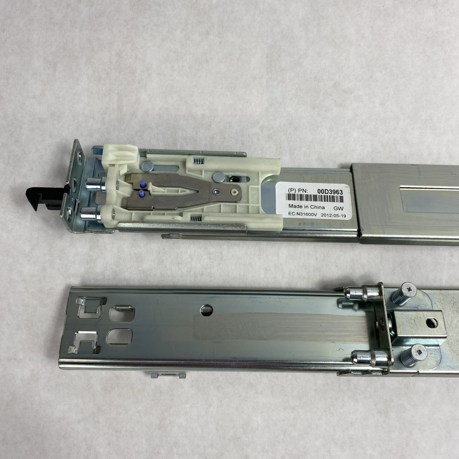 IBM Generation III 00D3962 00D3963 1U Rail Kit - Left And Right6