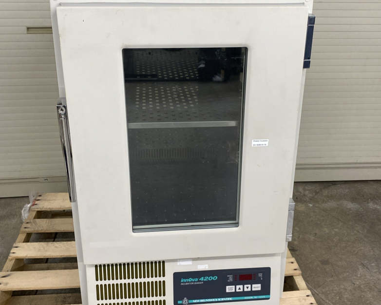 New Brunswick Scientific Innova 4200 Incubator Shaker SP05168-4200-GAS