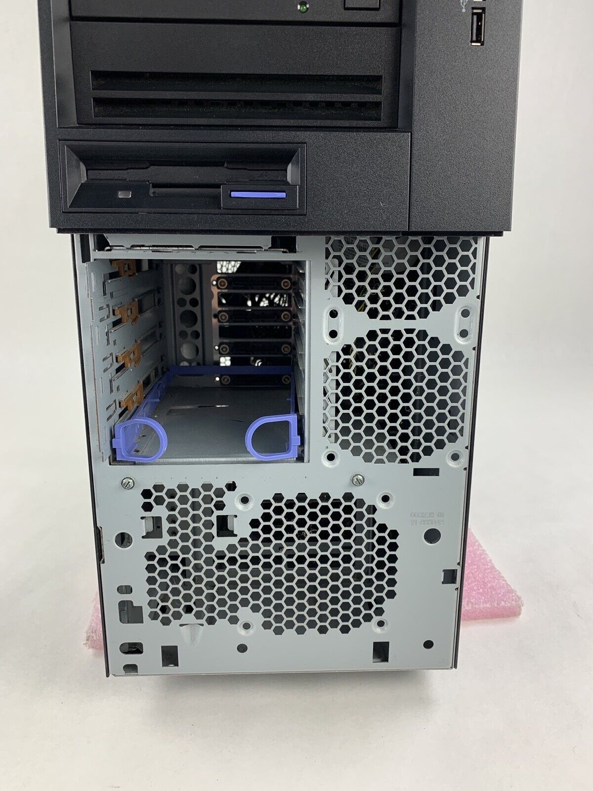 IBM xSeries 206m Server 1x Pentium 4 3.2 GHz 1 GB Ram No OS No HDD