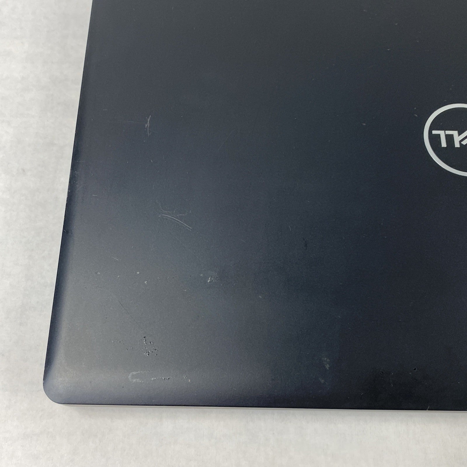 Dell Latitude 5590 Intel Core i5-7300U 2.60 GHz 8 GB RAM 15.6" No HDD No OS