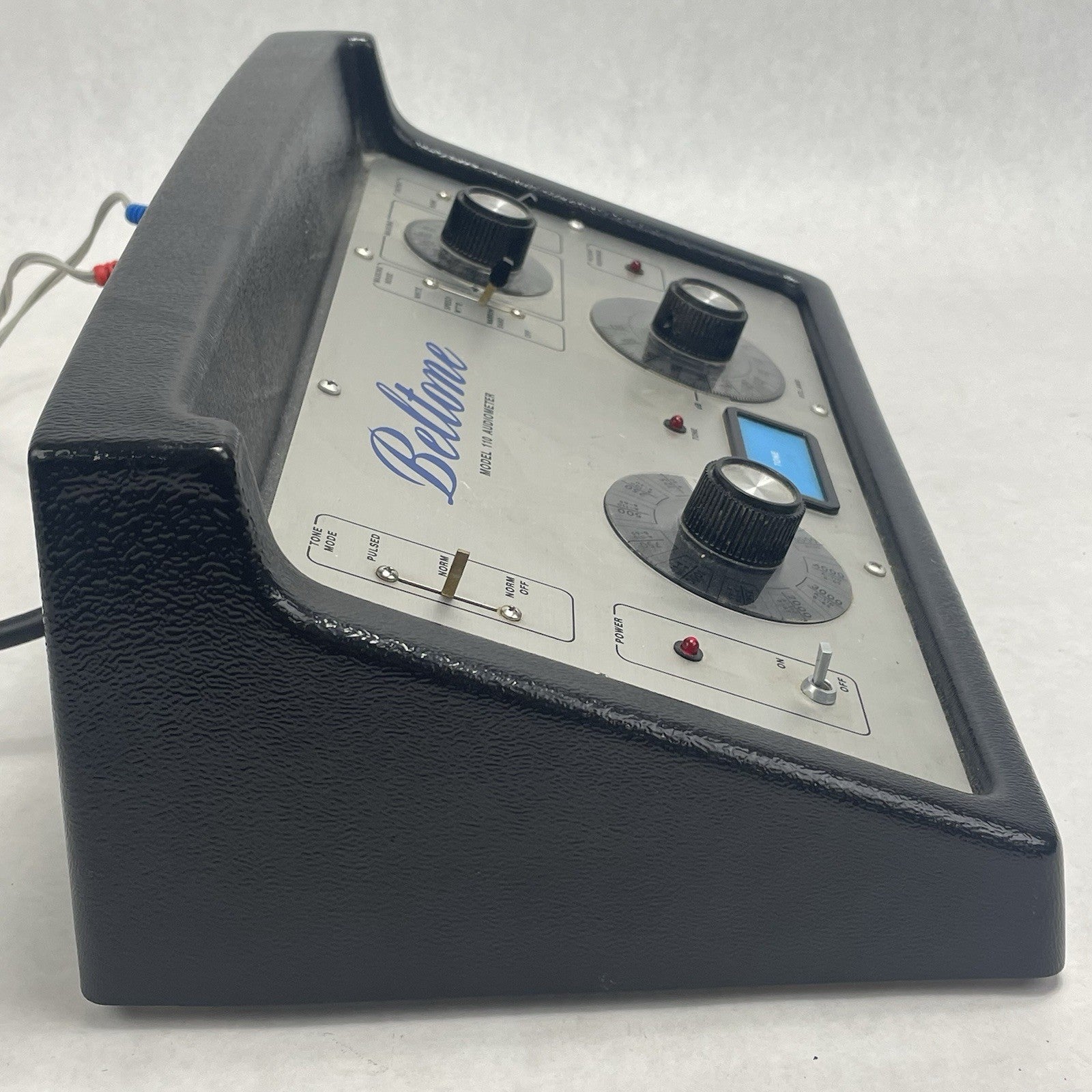 Beltone Model 110 Audiometer w/ Headphones6