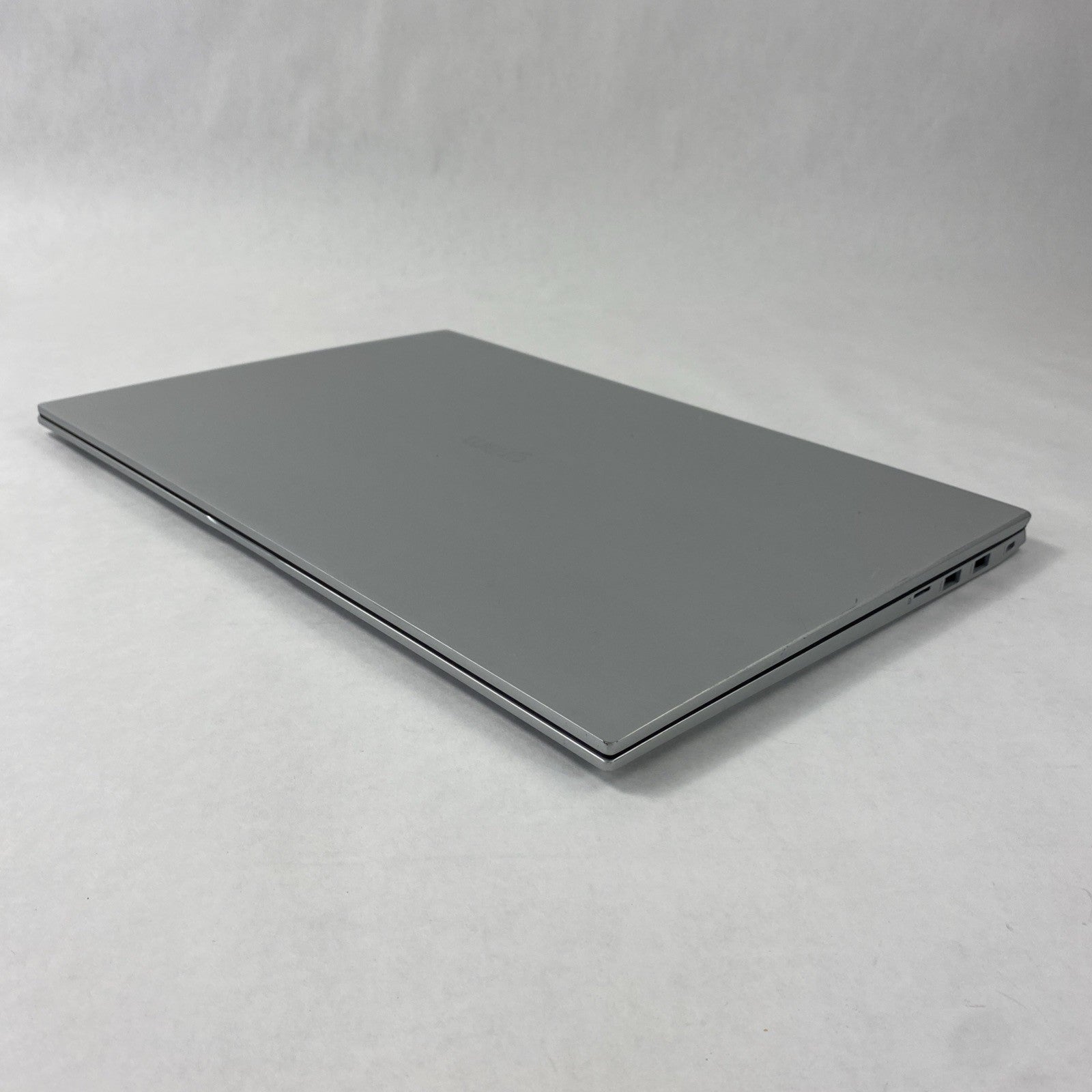 LG Gram 17Z90P-N.APS5U1 Intel Core i7-1165G7 2.80 GHz 16 GB RAM 17" No SSD No OS