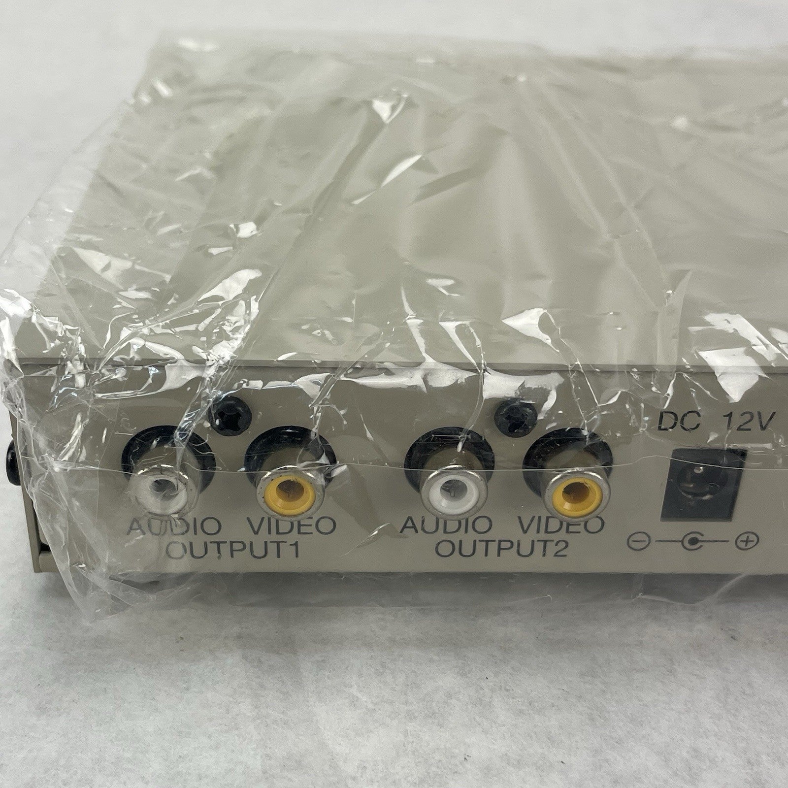 CCTV-900 Wireless AV Receiver & Switcher 2x Audio/Video Output DC12V- No Cord5
