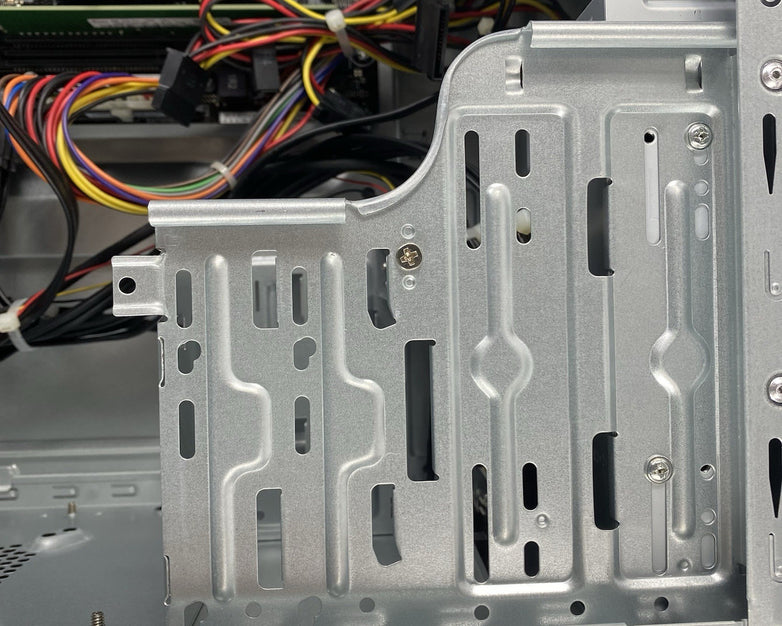 ASUS K31CD-DB52 MT Intel Core i5-7400 3GHz 1x8GB RAM No HDD No OS