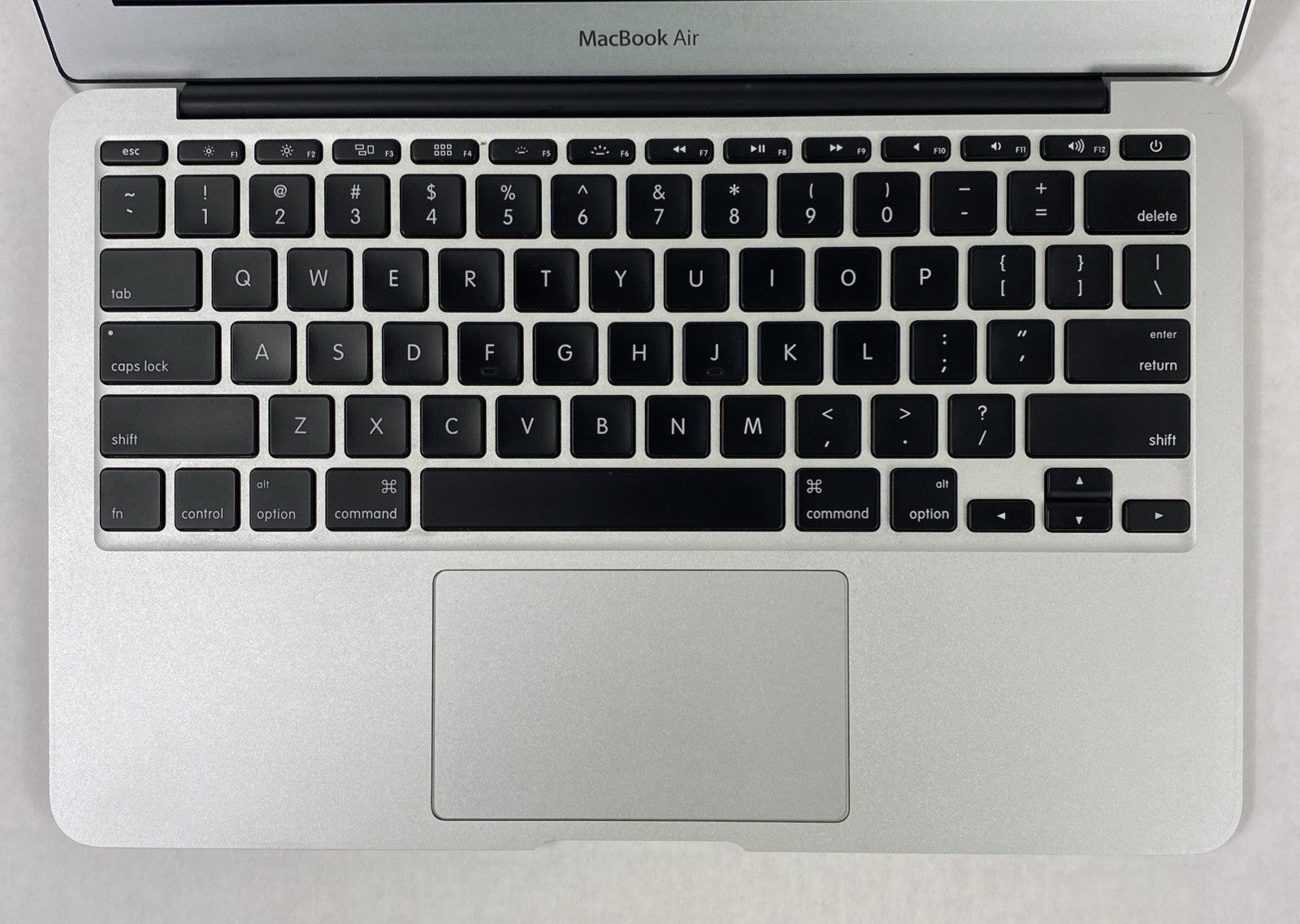 Apple A1465 MacBook Air 2013 11" 1.3Ghz i5 4GB RAM 120GB SSD os11.7.1 321 Cycles