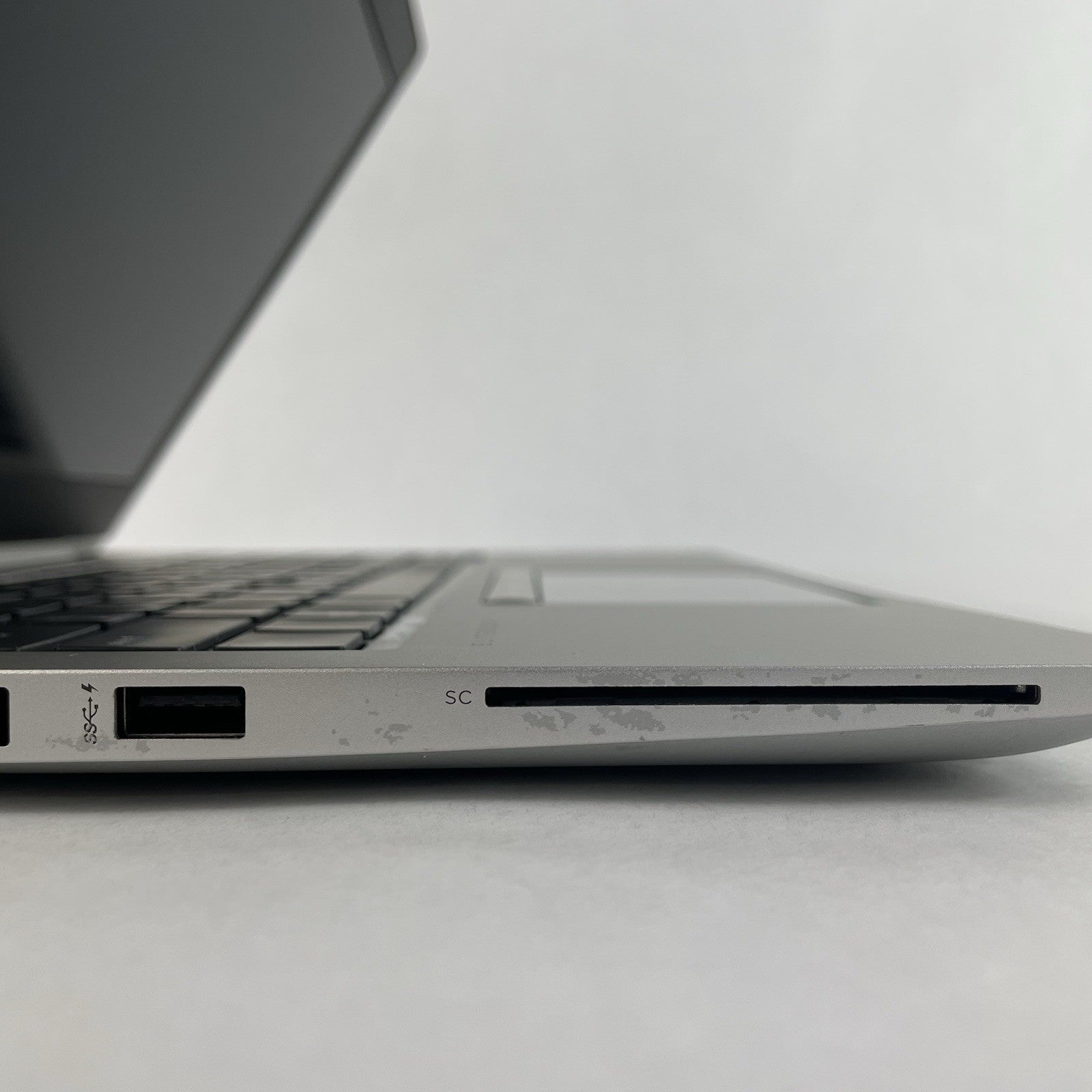 HP EliteBook 840 G6 14" i7-8665U 1.90 GHz 8 GB RAM No SSD/OS/AC - Worn Bottom4