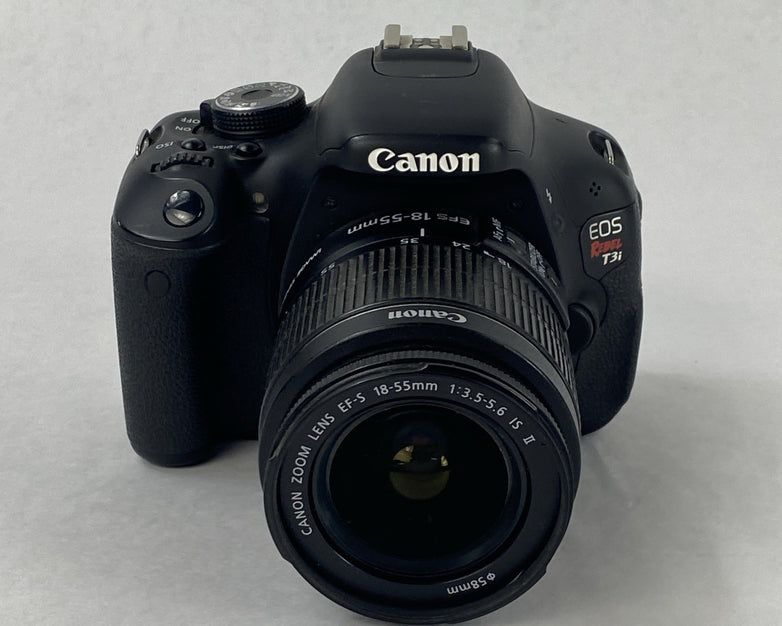 Canon DS126311 Camera EFS 18-55mm Macro 0.25m/0.8ft Zoom Lens w/Battery and Dock