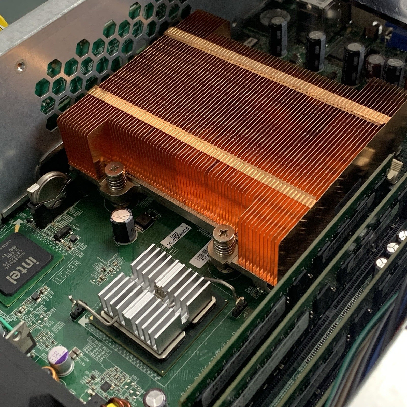 Data Domain DD620 San Storage Array 1x E8400 3 Ghz 8 GB Ram No OS No HDDs14