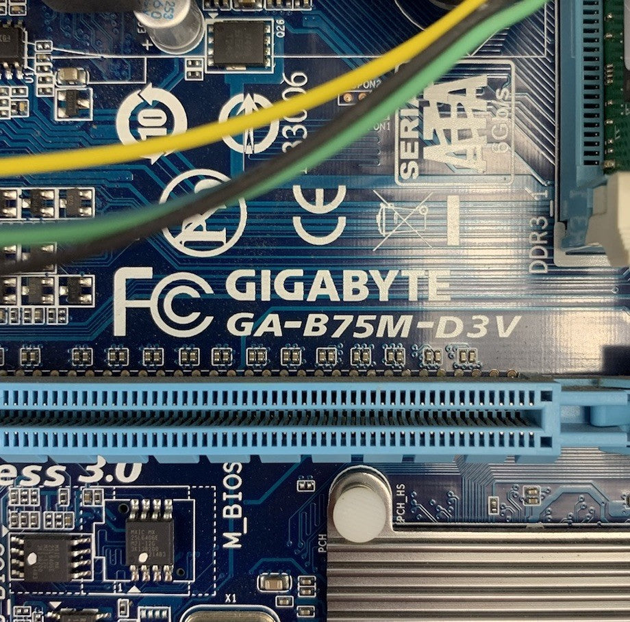 Gigabyte GA-B75M-D3V Motherboard Intel Core i3-3220 3.3GHz 8GB RAM No Shield