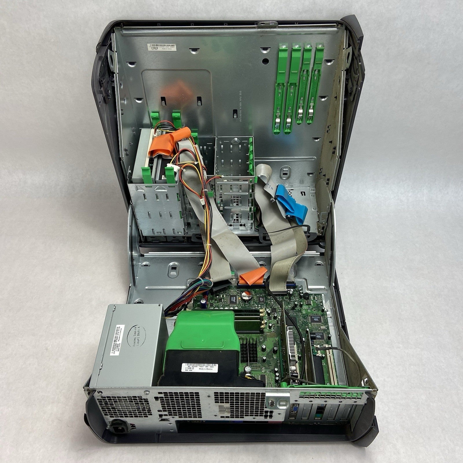 Dell Dimension 8250 MT Intel Pentium 4 2.4GHz 512MB RAM No HDD No OS7