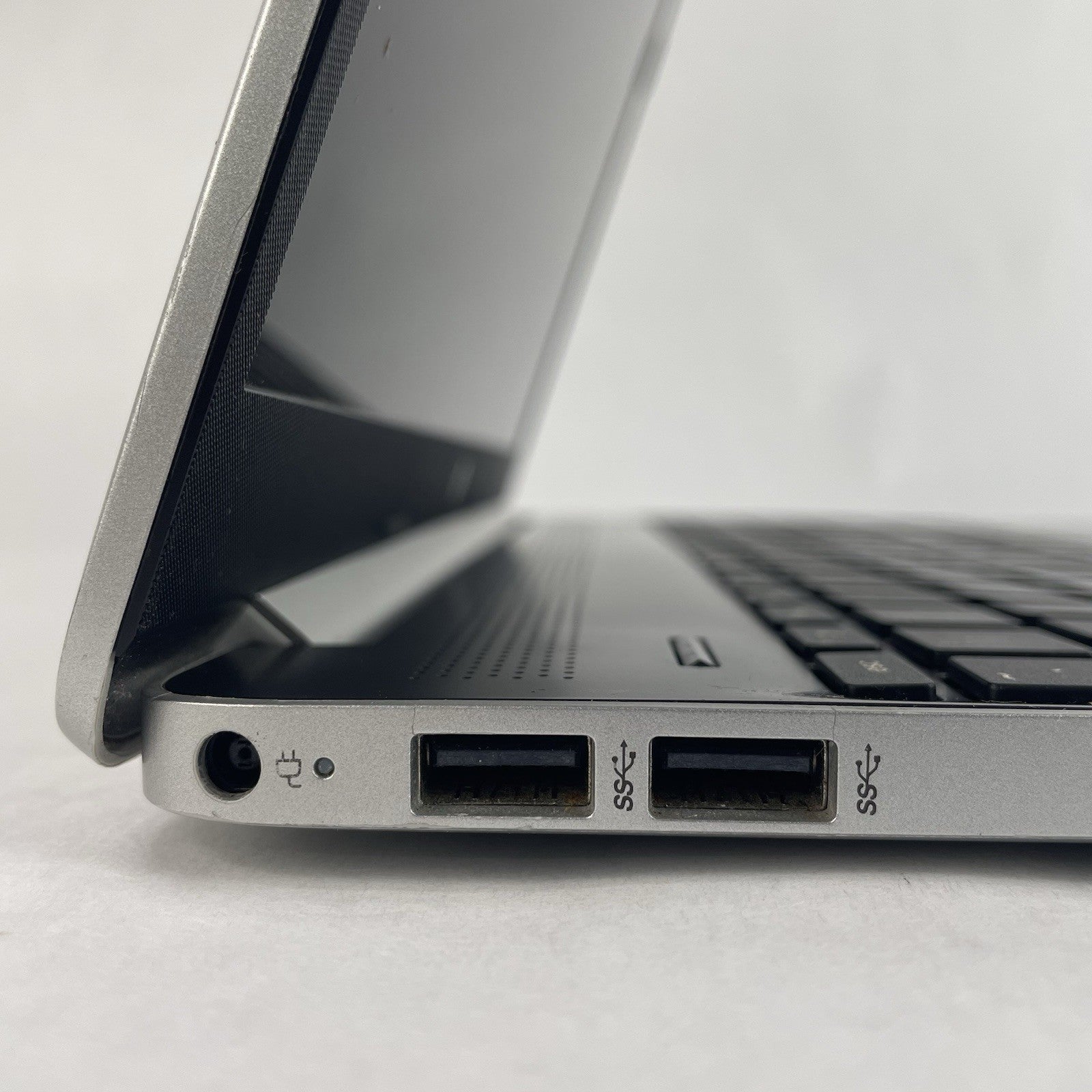 HP 15-dy1051WM 15.6" i5-1035G1 1.00 GHz 8 GB RAM No SSD/OS/AC - Bad Bottom5