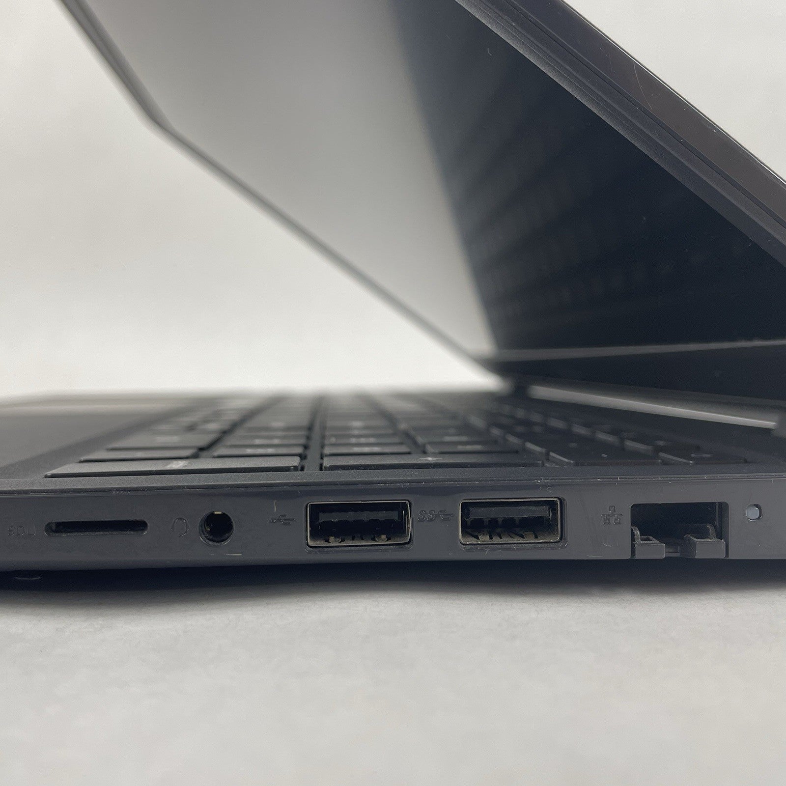 Dell Latitude 3510 15.6" i7-10510U 1.80 GHz 8 GB RAM No SSD/OS/AC/Batt5