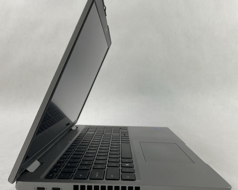 Dell Latitude 5520 15.6" i5-1135G7 2.40 GHz 8 GB RAM No SSD/OS/AC - Bezel READ